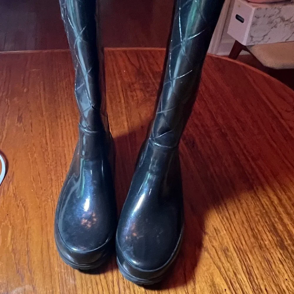 Sperry size 7 black rainboots